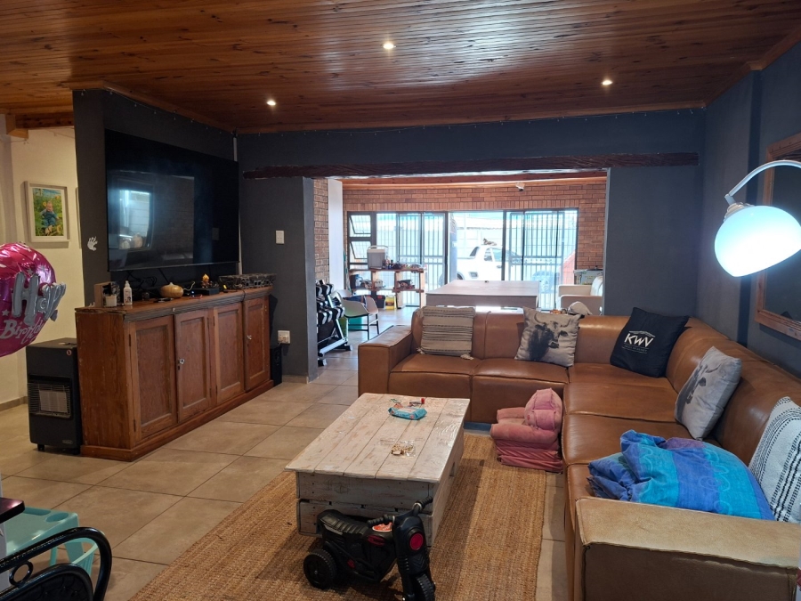 2 Bedroom Property for Sale in Groenvallei Western Cape